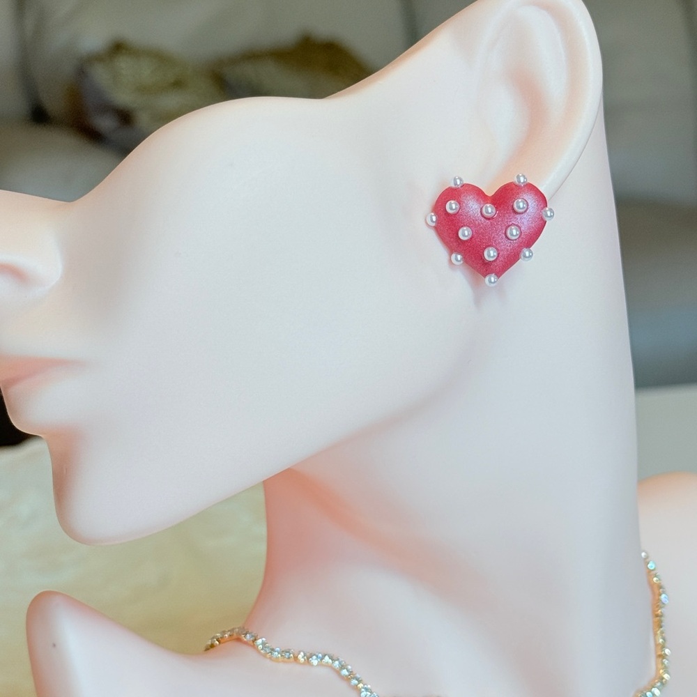 ⚜️ Elegant Red Heart Stud Earrings - Picture 3 of 11